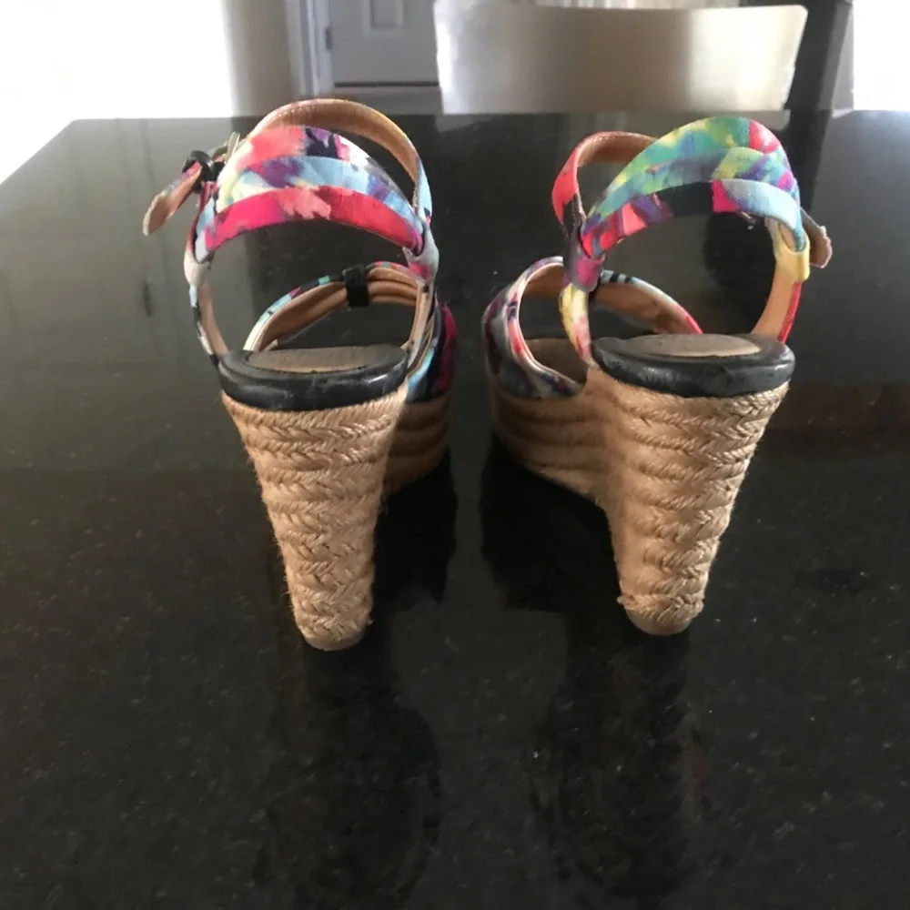 Sofft Floral Wedges / Sandals Size 8